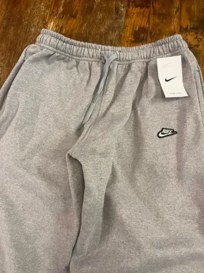 Buzos Nike en colores gris y negro - miniatura 5