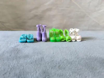 Set de Zapatos para Muñecas en Colores Variados - miniatura 1