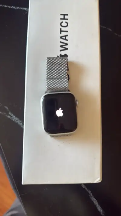 Apple Watch con correa de acero inoxidable - miniatura 1