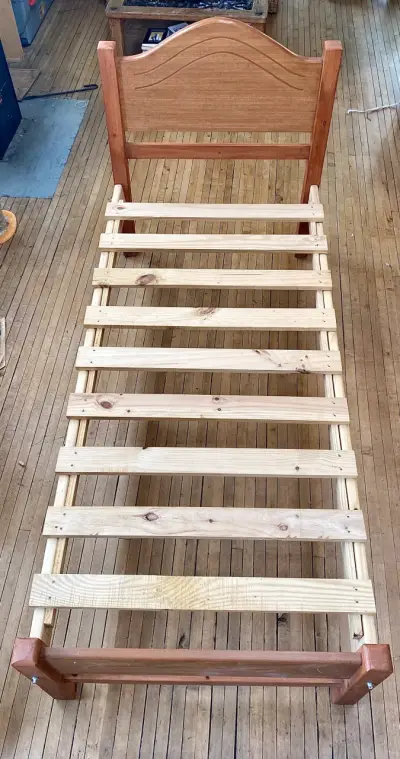 Cama de madera 1 plaza con colchón celta - miniatura 2