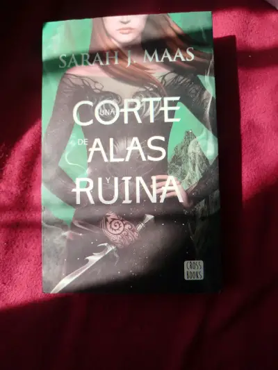 Libro 'Una Corte de Alas y Ruina' ALTERNATIVO - miniatura 1