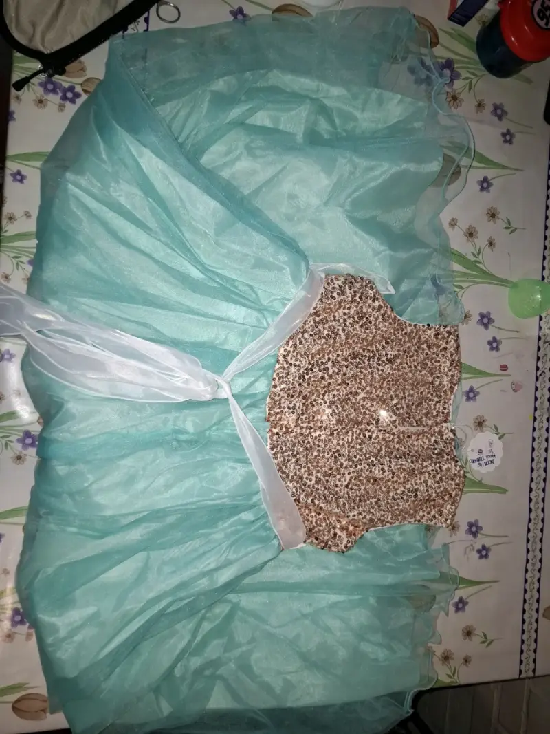 Vestido de niña con lentejuelas y tul verde agua - 2