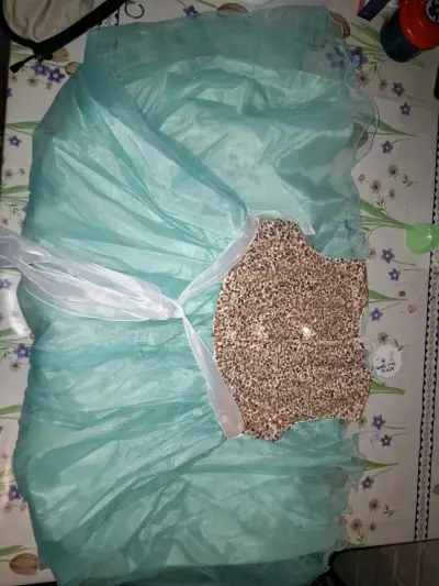 Vestido de niña con lentejuelas y tul verde agua - miniatura 2