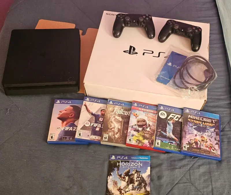 Consola PS4 con juegos y accesorios - 1