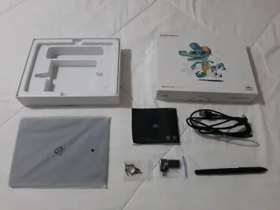 Tableta Gráfica Huion Inspiroy H640P con Lápiz - miniatura 1