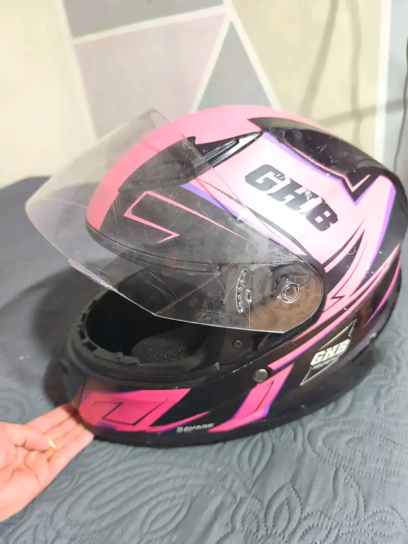 Casco de moto GHB rosa y negro - 2