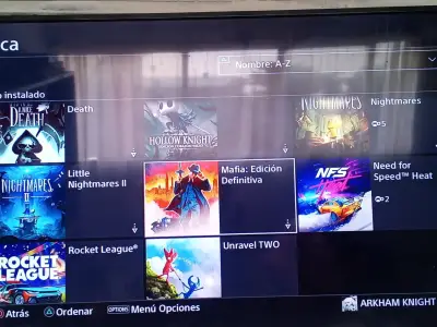 Consola PlayStation 4 con dos controles - miniatura 3