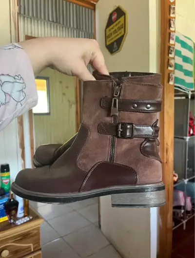 Botines de cuero marrón con hebilla - miniatura 1