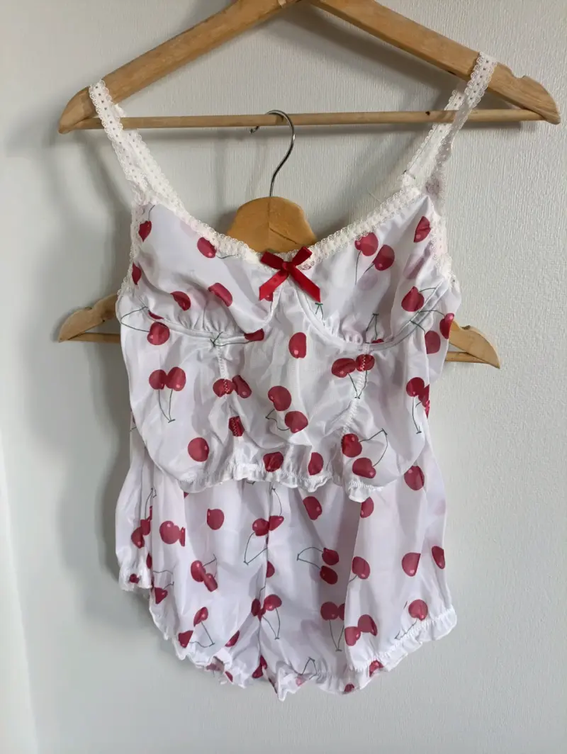 Pijama de mujer con estampado de cerezas