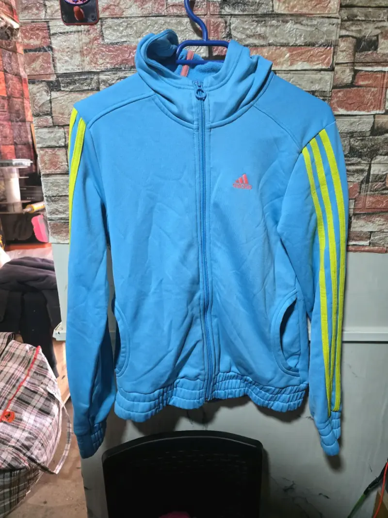 Chaqueta deportiva azul con capucha Adidas