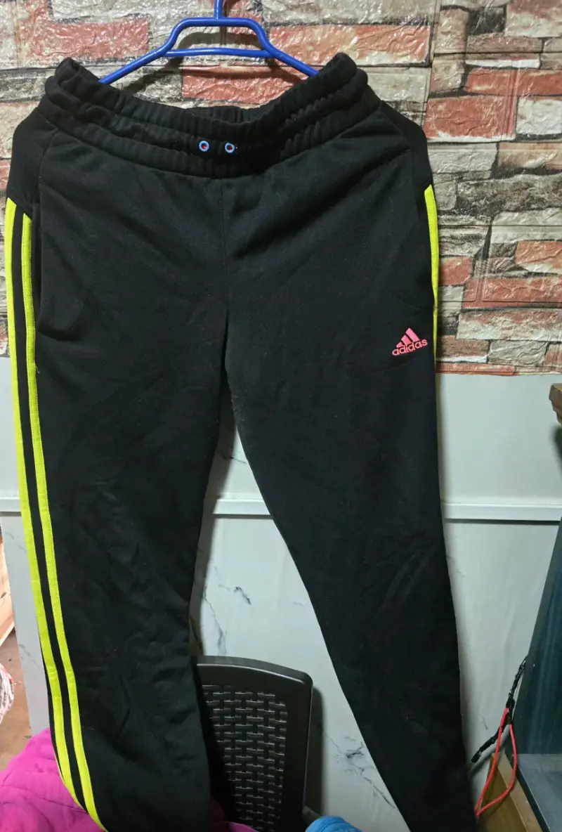 Pantalones deportivos negros Adidas de mujer