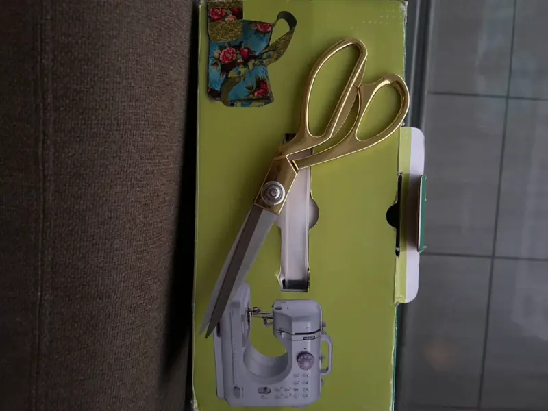 Máquina de Coser Multifuncional Mini SM-505A - 6