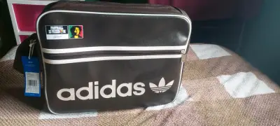 Bolso Adidas Bob Marley edición especial - miniatura 1