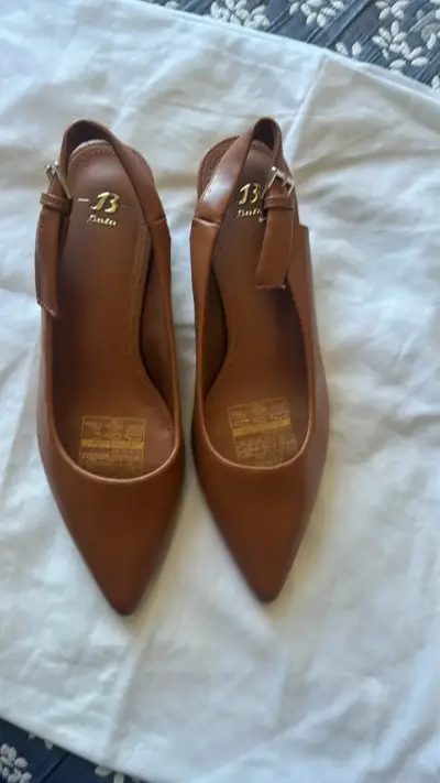 Zapatos de tacón bajo marrones J3 Italia - miniatura 1