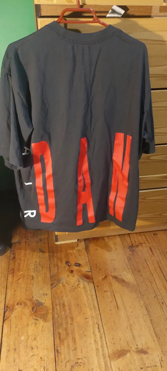 Polera negra Jordan con diseño Jumpman - 2