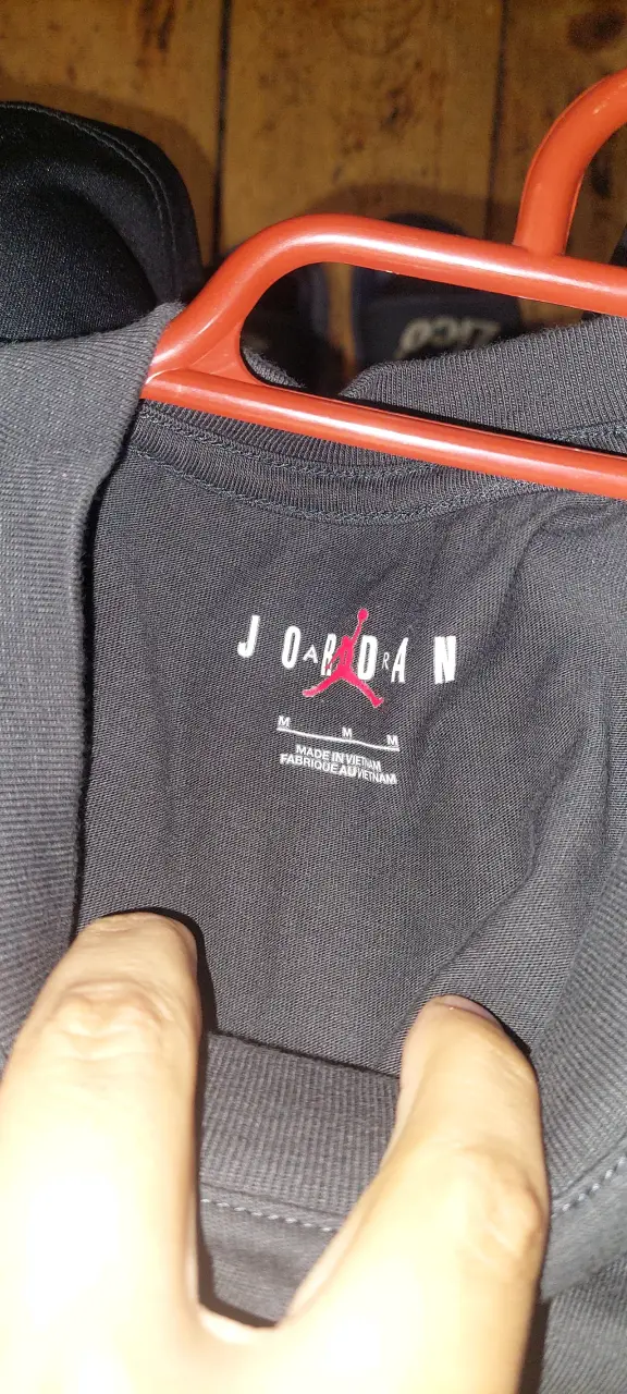 Polera negra Jordan con diseño Jumpman - 3
