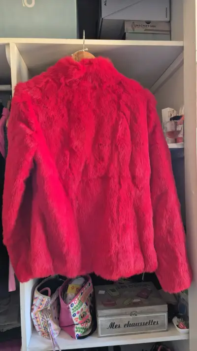 Abrigo de piel de conejo rojo vibrante para mujer - miniatura 2