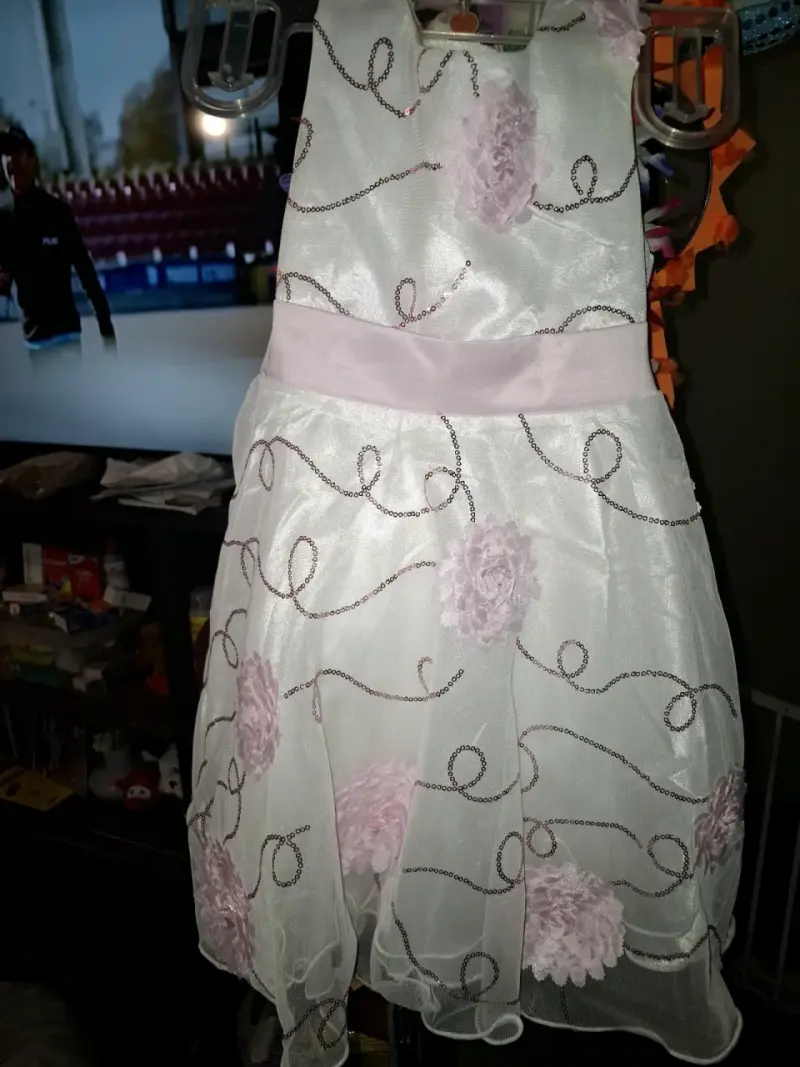 Vestido de niña blanco con flores rosadas - 3