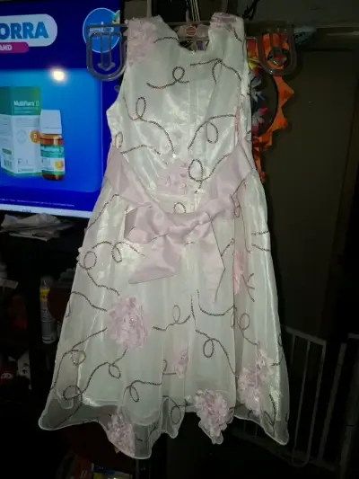 Vestido de niña blanco con flores rosadas - miniatura 6