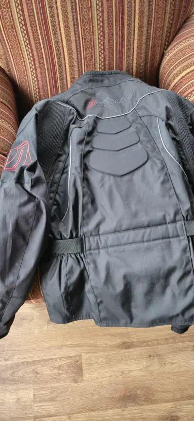Chaqueta de moto negra con protecciones - miniatura 2