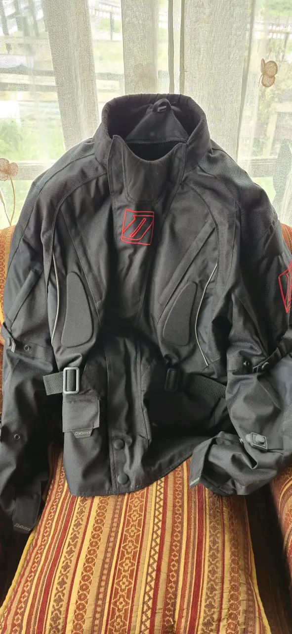 Chaqueta de moto negra con protecciones - 3