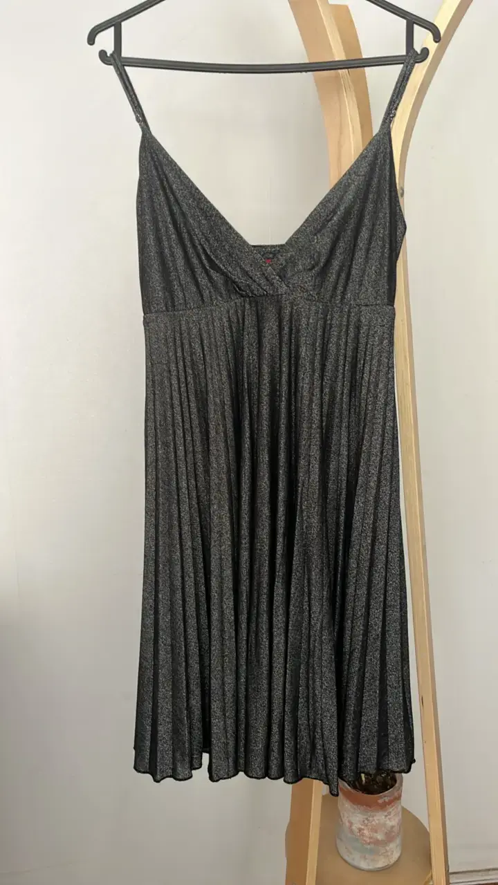 Vestido plisado gris oscuro fiesta