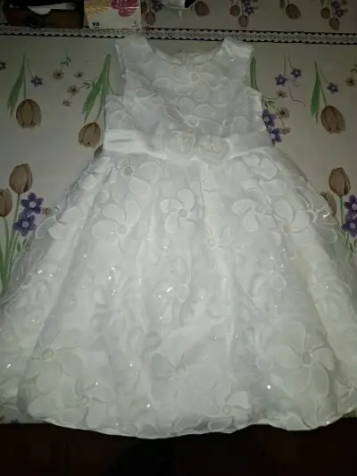 Vestido de niña blanco con flores en relieve - miniatura 1