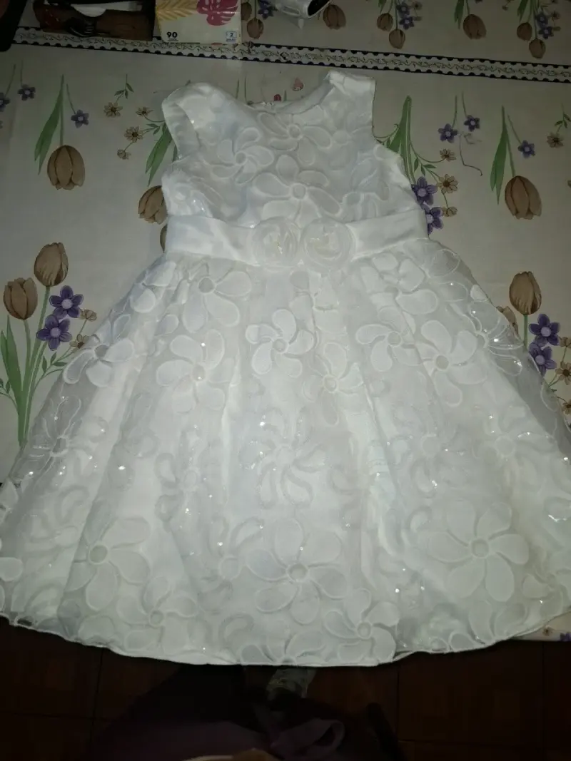 Vestido de niña blanco con flores en relieve - 2