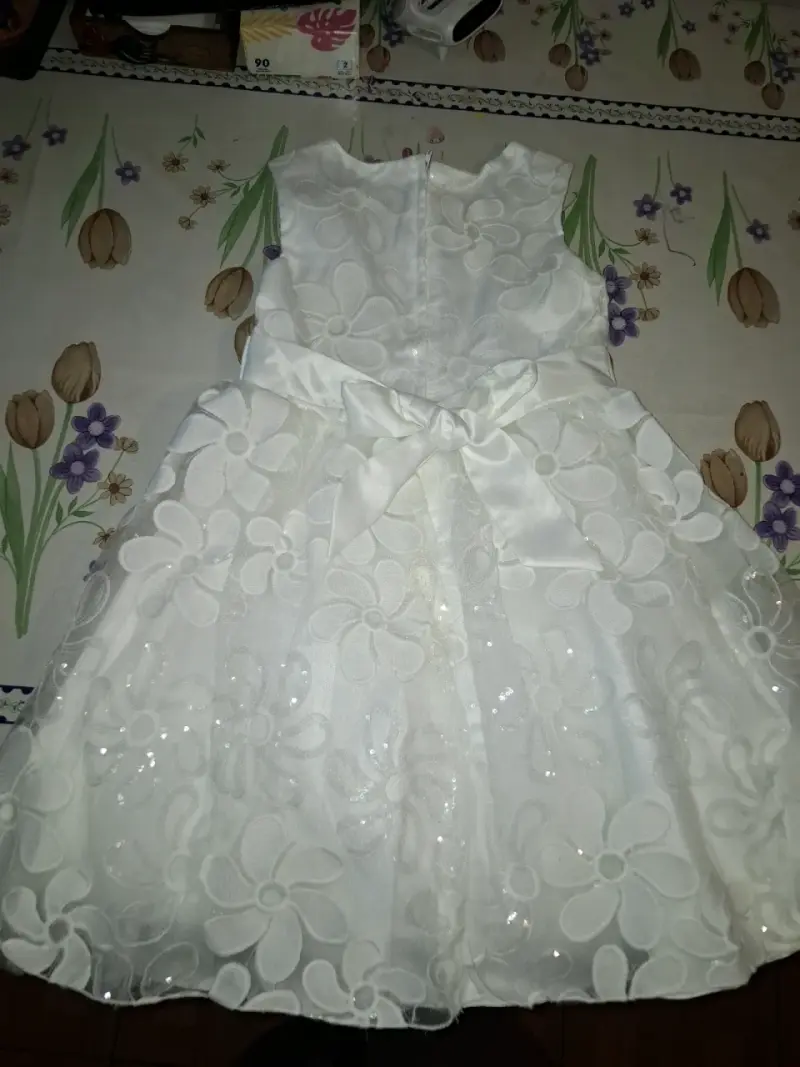 Vestido de niña blanco con flores en relieve - 3
