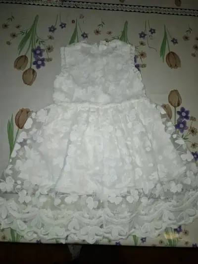 Vestido de encaje blanco para niña - miniatura 2