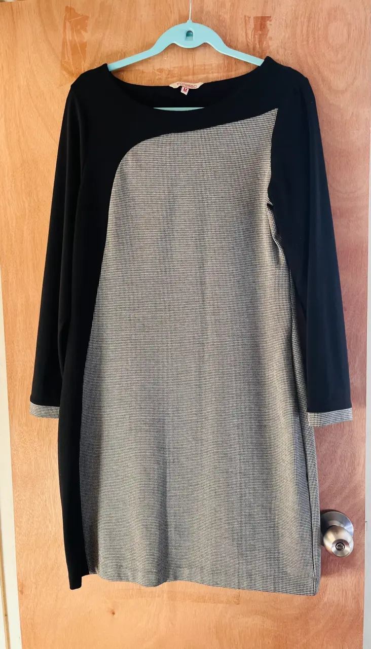 Vestido de manga larga en blanco y negro