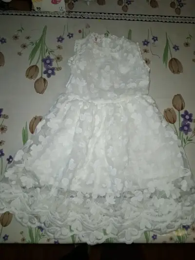 Vestido de encaje blanco para niña - miniatura 1