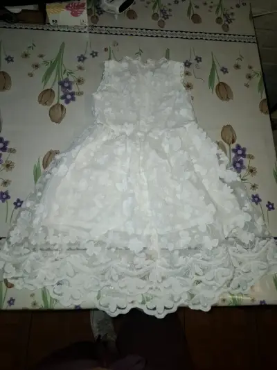 Vestido de encaje blanco para niña - miniatura 2