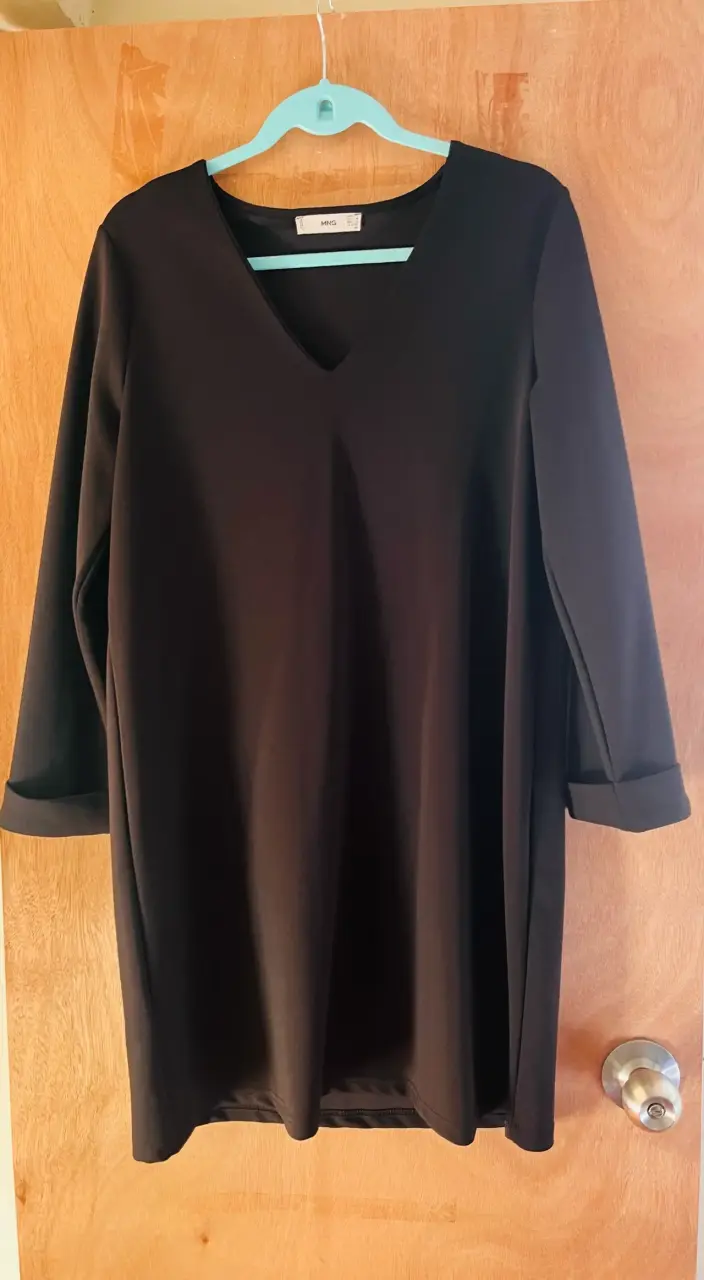 Vestido negro elegante para mujer