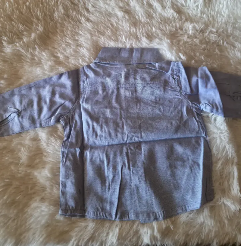 Camisa de bebé azul con diseño - 1