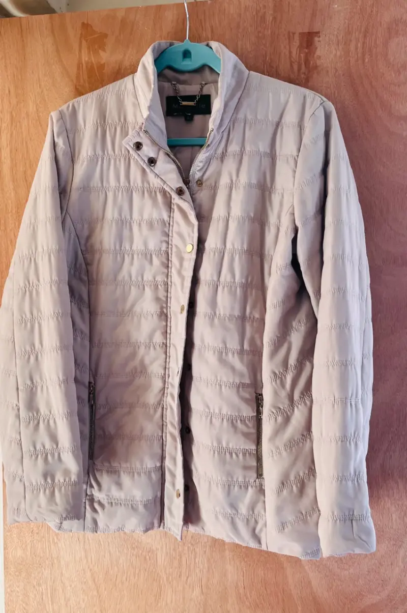 Chaqueta acolchada beige para mujer