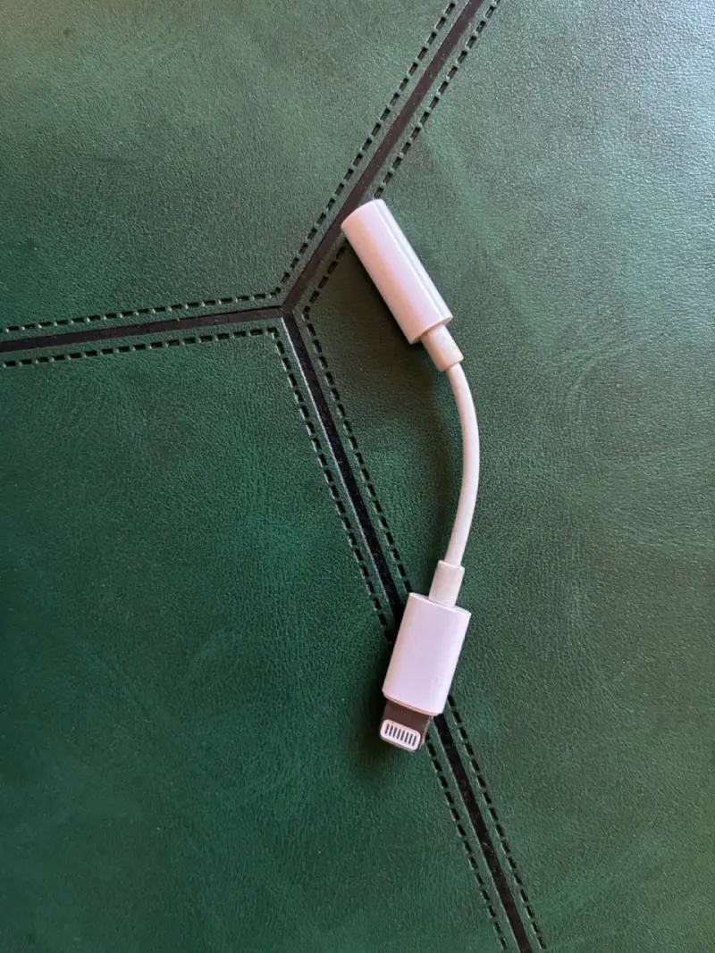 Adaptador de audio Lightning a Jack 3.5mm - 1