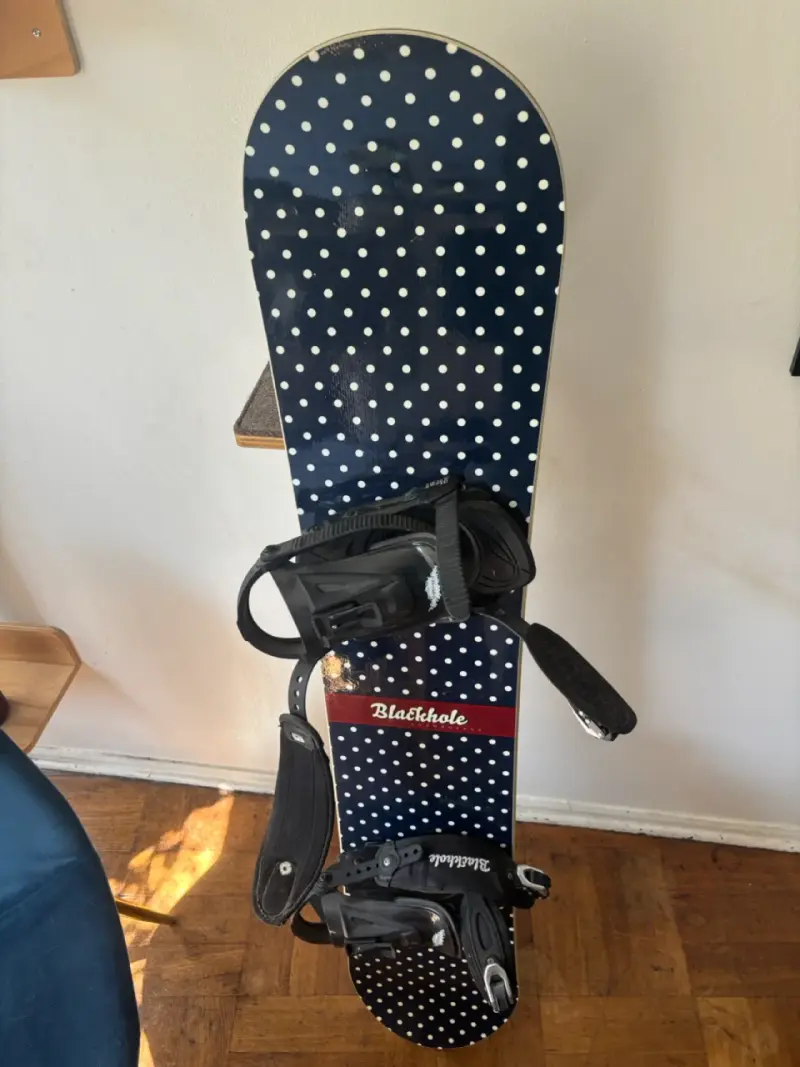 Tabla de snowboard Blackhole con fijaciones - 2