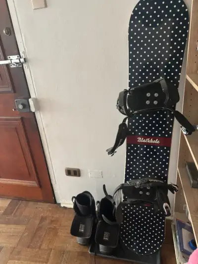 Tabla de snowboard Blackhole con fijaciones - miniatura 4