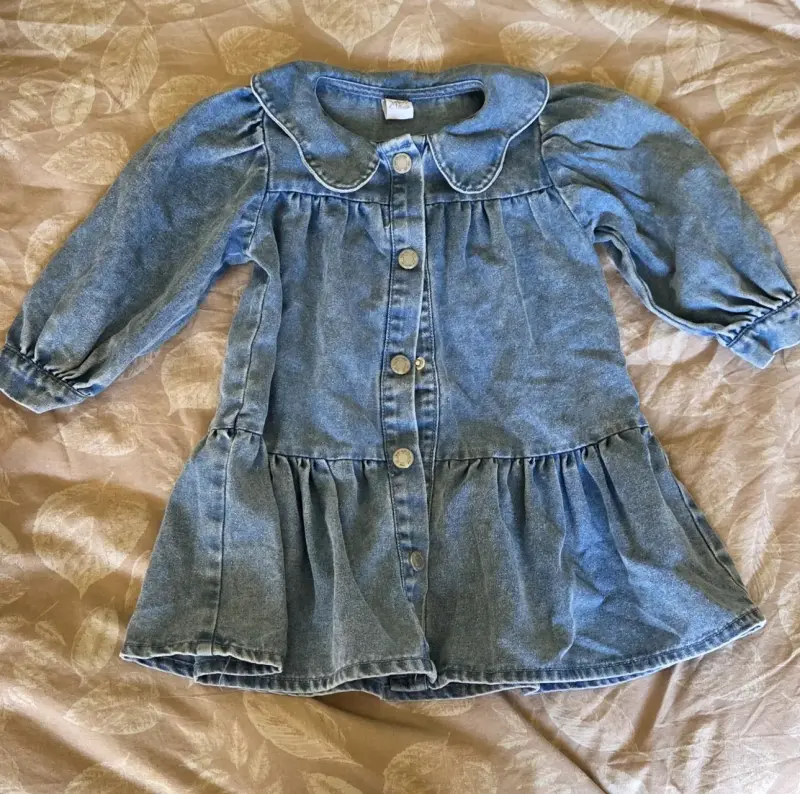 Vestido de mezclilla para niña con botones