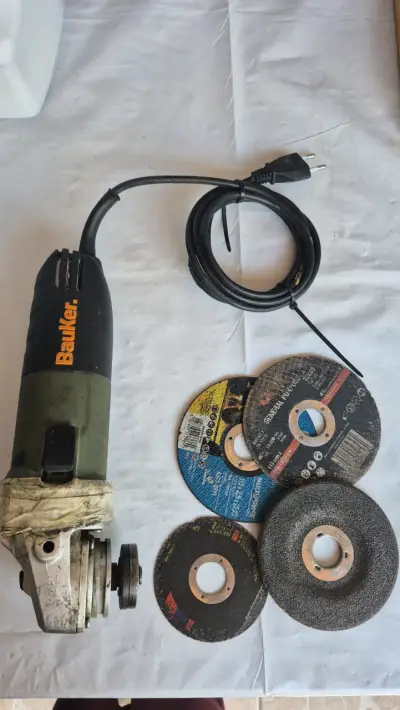 Esmeril angular Bauker con discos incluidos - miniatura 1