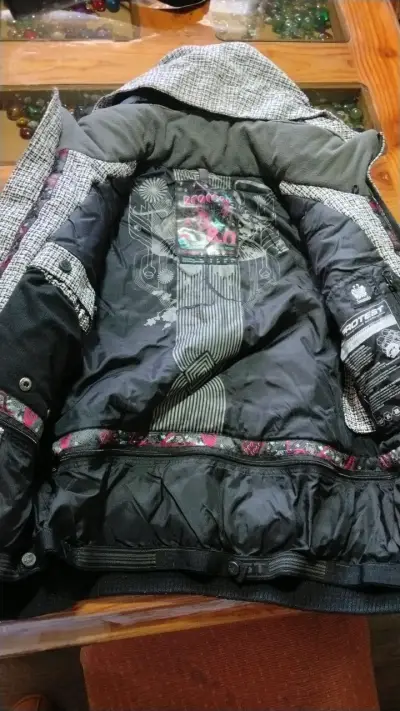 Chaqueta de invierno con capucha para hombre - miniatura 2