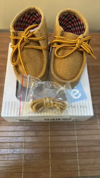 Zapatos de bebé camel con cordones - miniatura 1