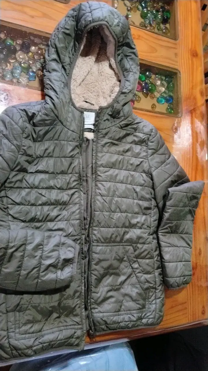 Chaqueta acolchada verde con capucha para niño - 1