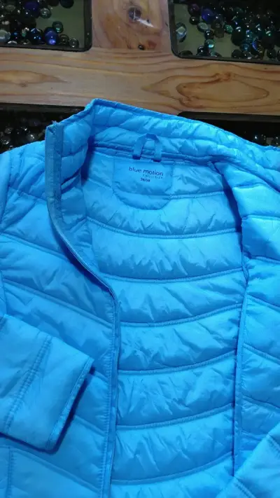 Chaqueta acolchada azul para mujer - miniatura 2