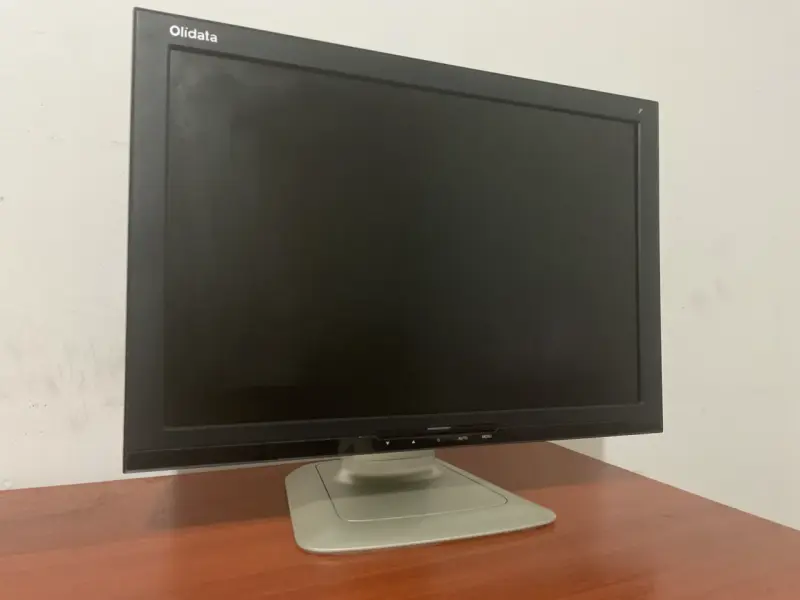 Monitor LCD Olidata 19 pulgadas con cables - 1