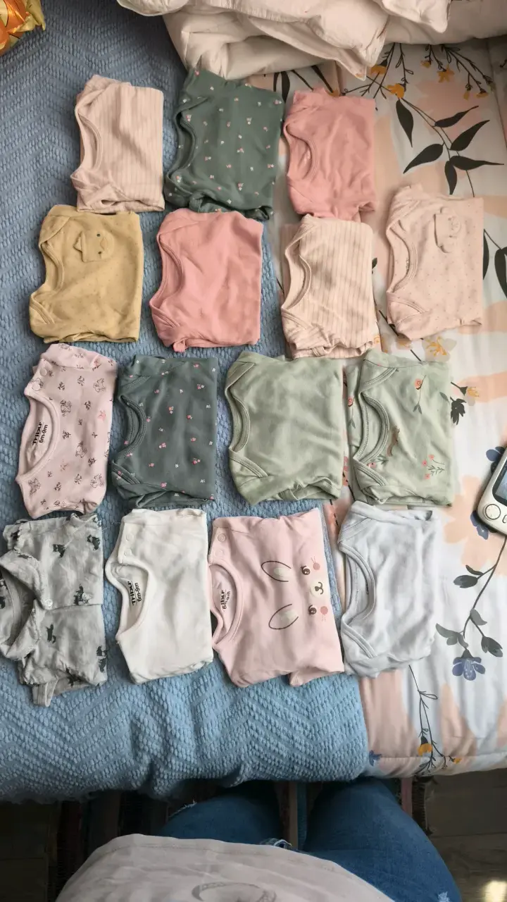 Lote de bodies para bebé 6-9 meses - 1
