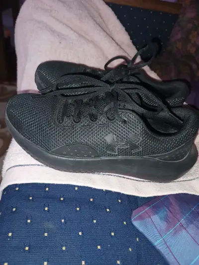 Zapatillas deportivas negras Under Armour para hombre - miniatura 1