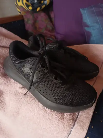 Zapatillas deportivas negras Under Armour para hombre - miniatura 3