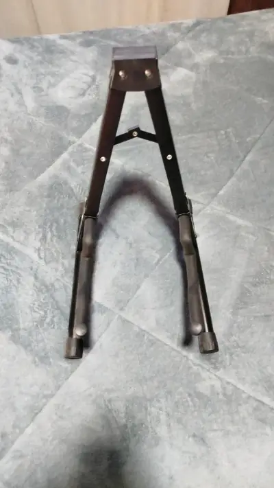 Soporte plegable para guitarra o bajo - miniatura 2